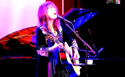 Karla Bonoff 